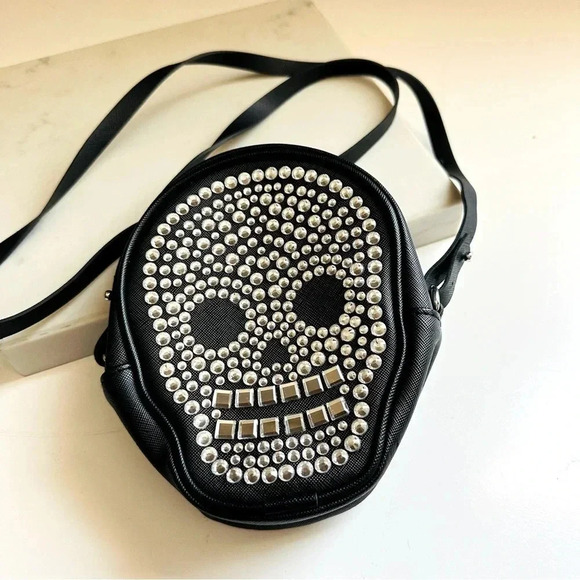 NWOT 2023 Bath & Body Work Crystal Bling Studded Skull Cosmetic/Crossbody - Picture 2 of 9